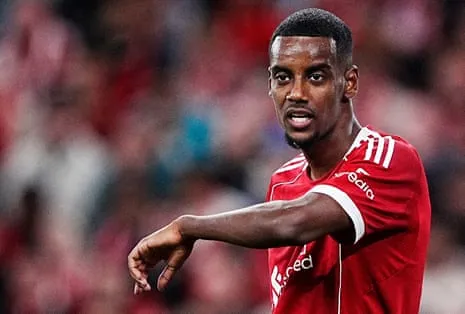 Alexander Isak's First Appearance Offers Star Power Amid Noticeable Lack of Match Fitness