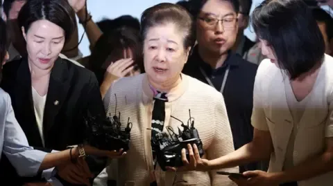 High-profile Religious Figure Dismisses Gift-giving Allegations Against Former South Korean First Lady